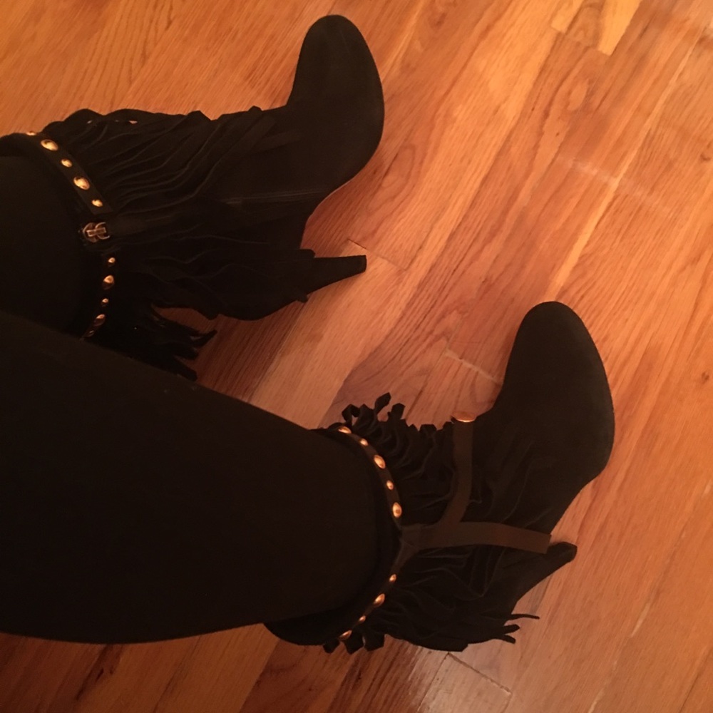 MORE photos for GUCCI BOOTS - Picture 3 of 8